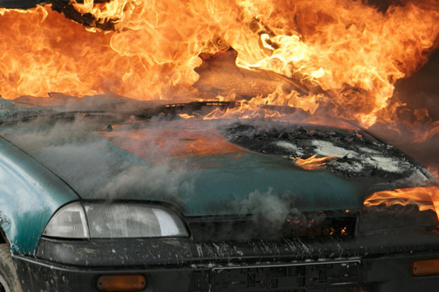 EKSPLOZIJA POTRESLA SPLIT: Izgoreo automobil!