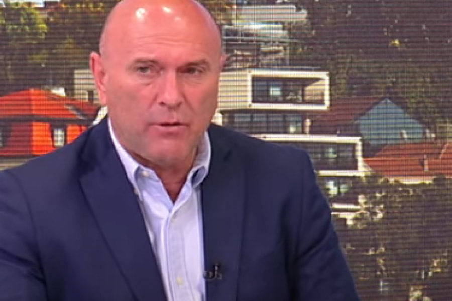 AKO TREBA ZA PATRIJARHA I MITROPOLITA DA SE POGINE! On je poslao bager da sruši barikade na Cetinju