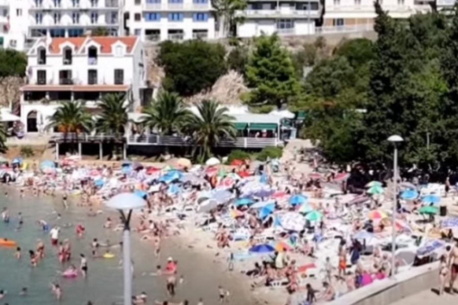 Kupači na Jadranu prijavili ČUDAN problem: Nakon izlaska iz vode osećaju svrab, evo šta je u pitanju