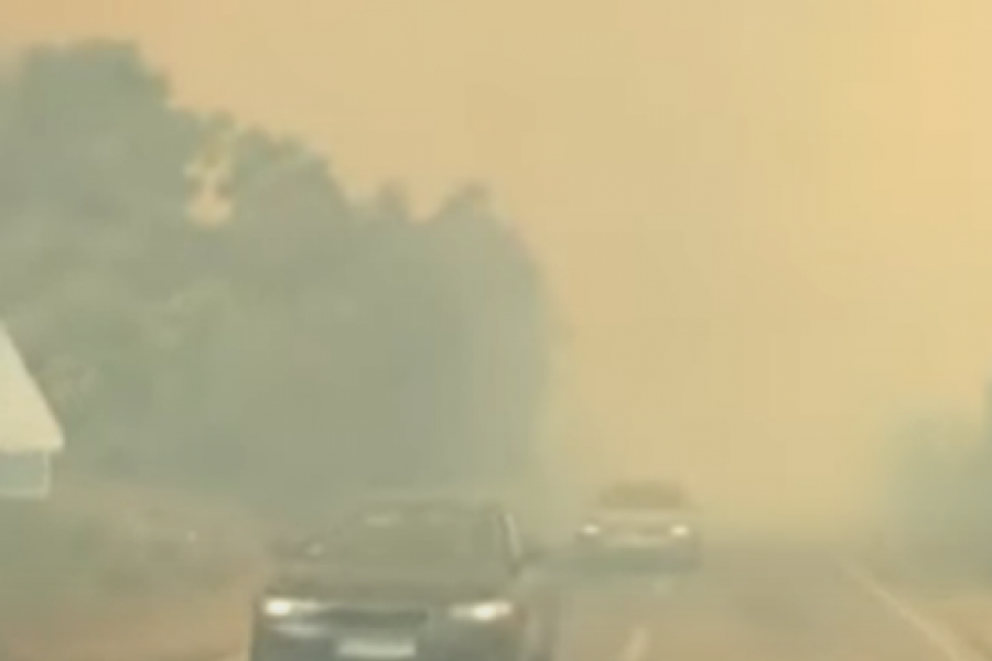 POŽAR UGROZIO PUT TREBINJE-BILEĆA: Požarna linija 5 kilometara (VIDEO)