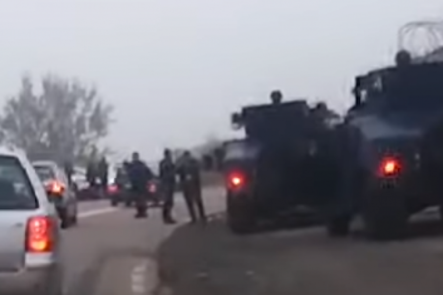 OPASNOST ZA SRBE Sprema se haos, 20 vozila specijalne jedinice Rosu zauzelo Jarinje i Brnjak (VIDEO)