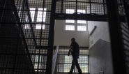 PAKLENI ČUVAR: Bludničio nad zatvorenikom, dobio MINIMALNU kaznu