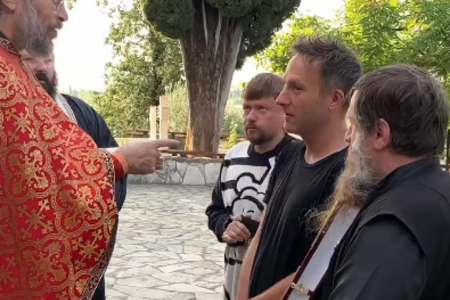AMERIKANAC SE KRSTIO U MANASTIRU DAJBABE: Postao pravoslavac na Krstovdan! (VIDEO)