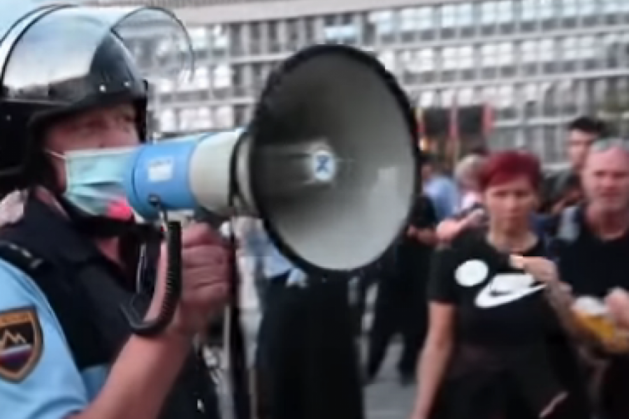 VODENIM TOPOM NA DEMONSTRANTE: Haos u Ljubljani, priveden vođa protesta (VIDEO)