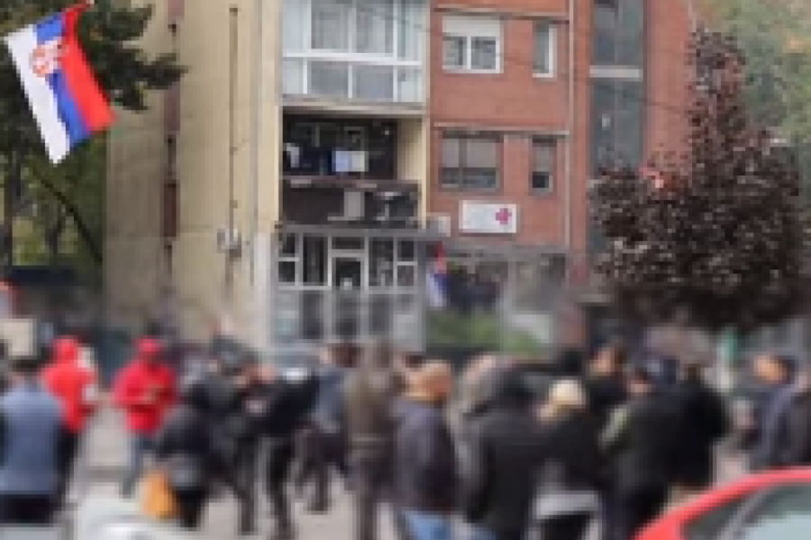 DRAMATIČNO Teško ranjen Srbin u Kosovskoj Mitrovici, po gradu odjekuju rafali!