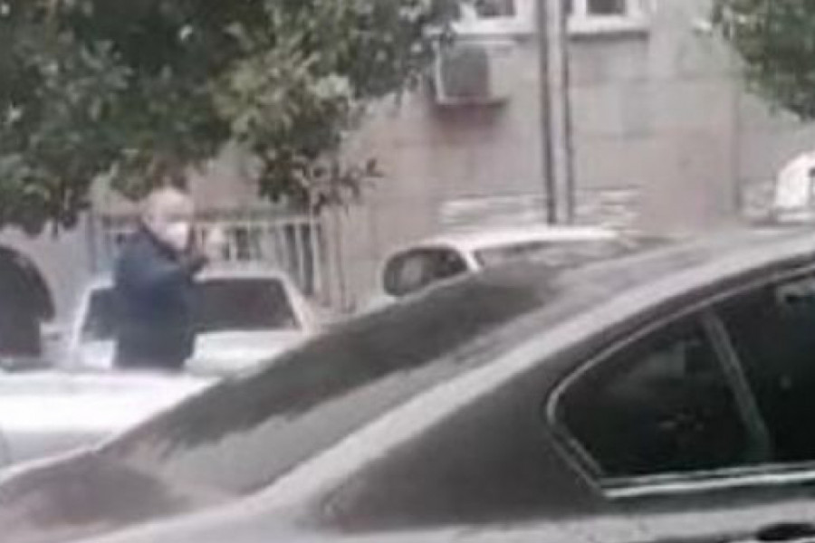 PROFESOR RADULOVIĆ U NOVOJ EPIZODI: Haos ispred crnogorske Skupštine, žestoka svađa sa taksistom (VIDEO)