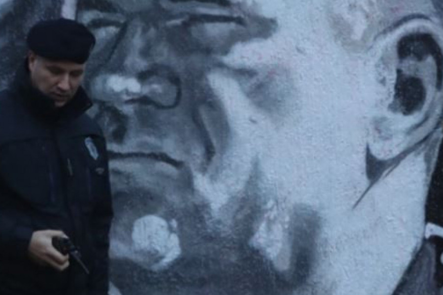 U PLJEVLJIMA OSVANUO GRAFIT POSVEĆEN RATKU MLADIĆU: Bošnjačka stranka traži da se što hitnije ukloni!