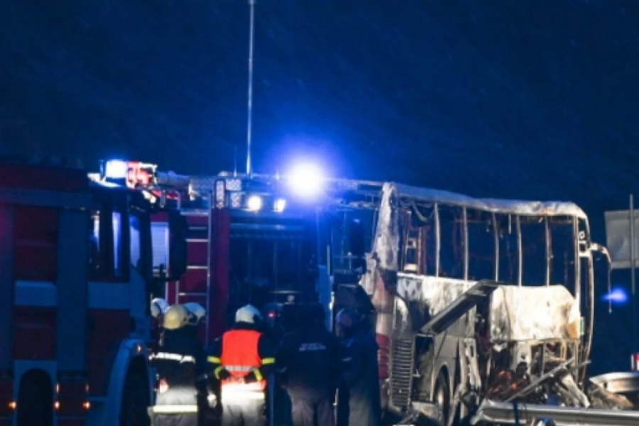 NEZAPAMĆENA TRAGEDIJA U BUGARSKOJ Izgoreo autobus iz Severne Makedonije, poginulo 45 ljudi, među njima i 12 dece