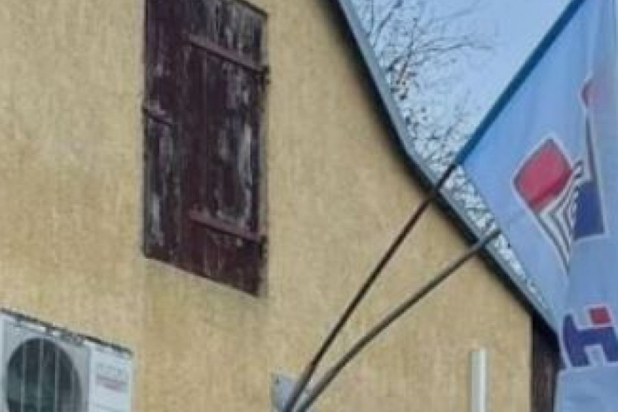BJELOVAR: 27-godišnjak urinirao po zgradi HDZ-a