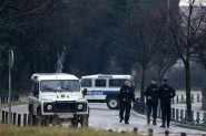 TRI MLADIĆA UHAPŠENA ZBOG PREBIJANJA MALOLETNIKA: Ucenjivao školsku drugaricu, a onda mu se osvetili prijatelji i njeni roditelji!