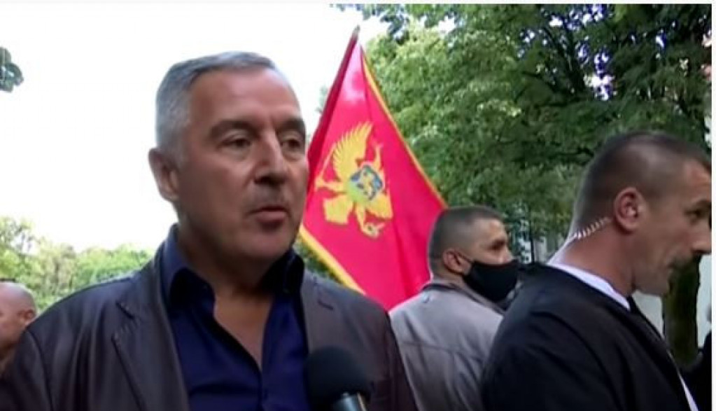 MILO ŠVERCER STARI Crna Gora šalje buvljačku opremu Ukrajini: Ako ih prsluk, šlem i konzerva od Đukanovića ne spasi, ništa neće