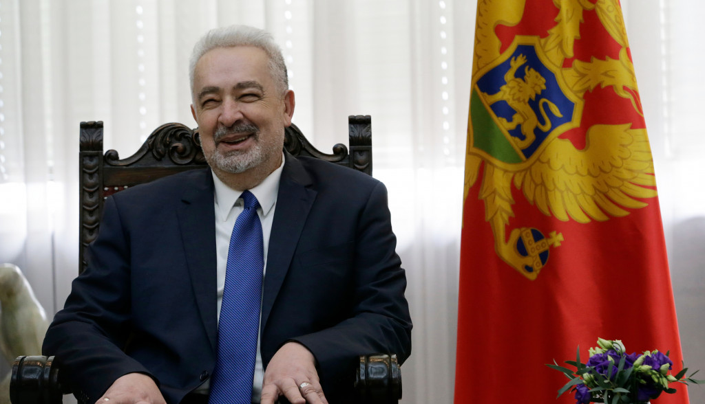 JOŠ JEDAN U NIZU SKANDALA ODLAZEĆEG PREMIJERA: Najavio borbu protiv nepotizma pa zaposlio rođaka bez raspisanog konkursa?