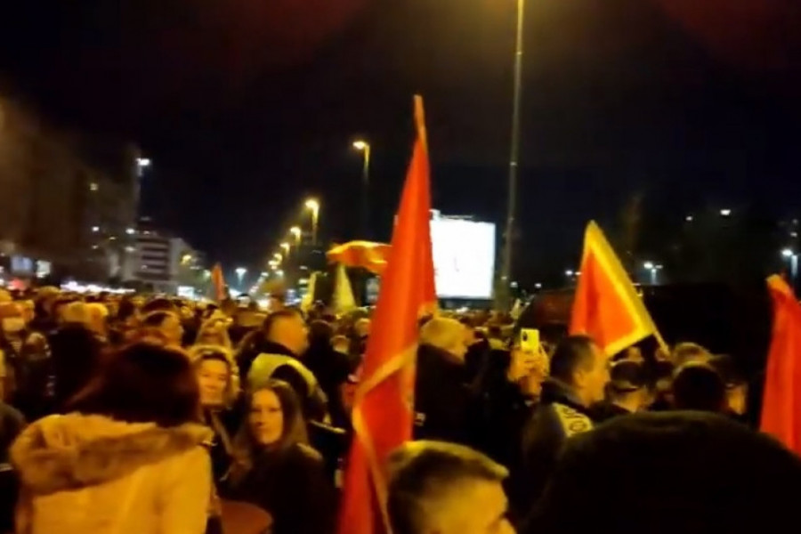 PROTIV MANJINSKE VLADE! Protest u Podgorici ispred Hrama, DF i Milačić dolaze da podrže