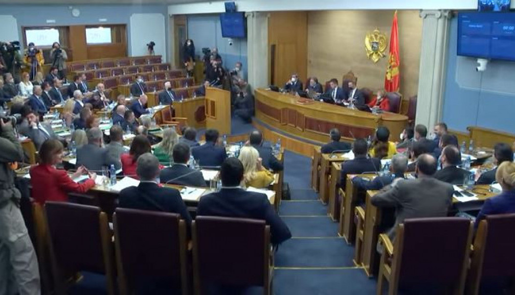 "VESELI SE SRPSKI RODE" Srbi će moći da glasaju na tri biračka mesta - odobren zahtev naše ambasade u Crnoj Gori