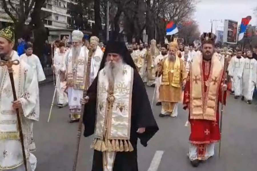 VELIČANSTVENE slike opet iz Crne Gore: U velikoj svenarodnoj litiji veliki broj vernika  prošetao ulicama (FOTO/ VIDEO)
