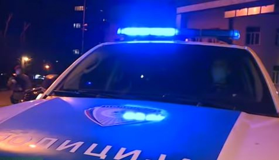 UOČI DOČEKA AUTOM SLETELA U REKU: Dvojica policajaca spasli je od smrti!