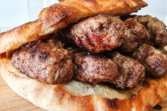 CENE ĆEVAPA I BUREKA ŠOKIRALE CRNOGORCA: Nije bio ni na Zlatiboru, ni na Kopu! (VIDEO)
