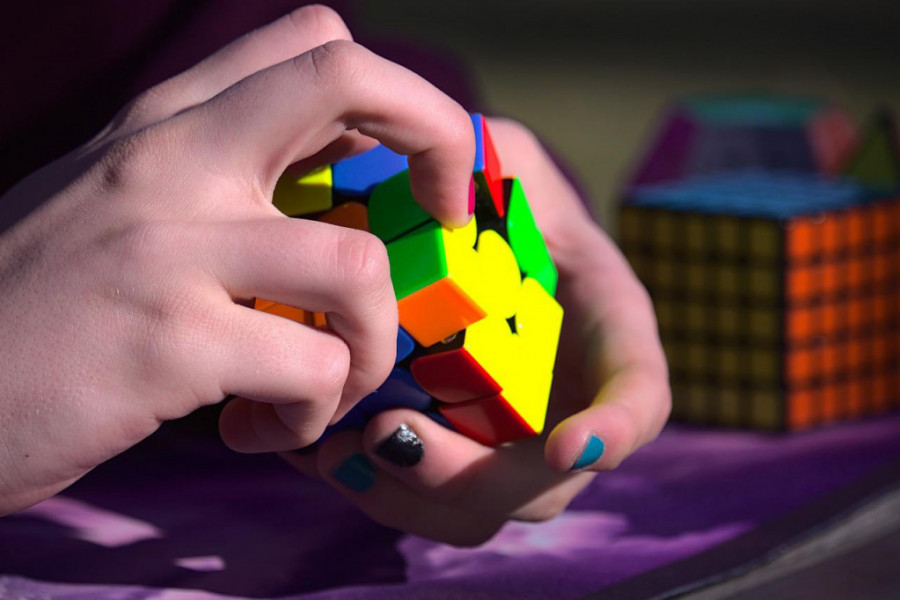 GENIJALAC! Dečko iz Banjaluke sa 487 Rubikovih kocki napravio LIK ČUVENOG SRBINA! (VIDEO)