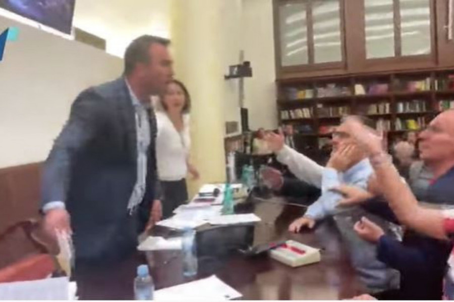 ŠOLJICE, AMANDMANI I DIVLJI ZAPAD: Obračun u parlamentu Severne Makedonije (VIDEO)