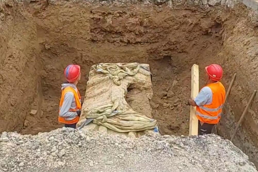 SENZACIONALNO OTKRIĆE U VINKOVCIMA: Sarkofag od 3 tone iz 3.veka?