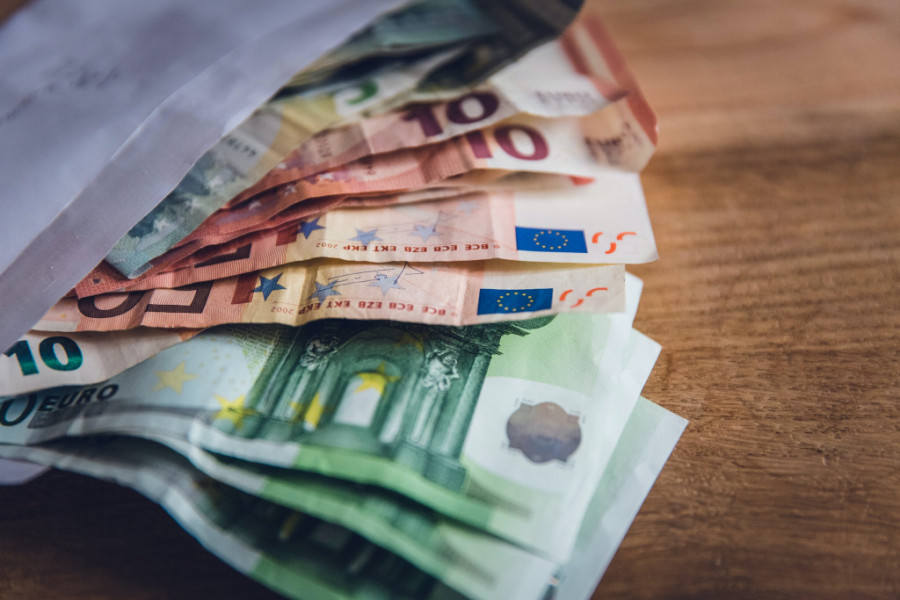 GLUMILI BANKARE I POLICAJCE: Ubeđivali Zagrepčane da imaju lažne evre, pa im uzimali!