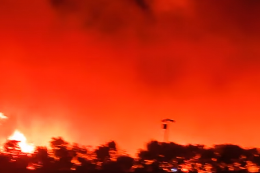 STRAVIČAN POŽAR NA PAGU Ljudi evakuisani, "kanader" pomaže u gašenju vatre (VIDEO)