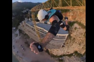 (VIDEO) NOVI SKOK U AMBIS: Nakon Moračice, skočio i sa krana u Perazića dolu