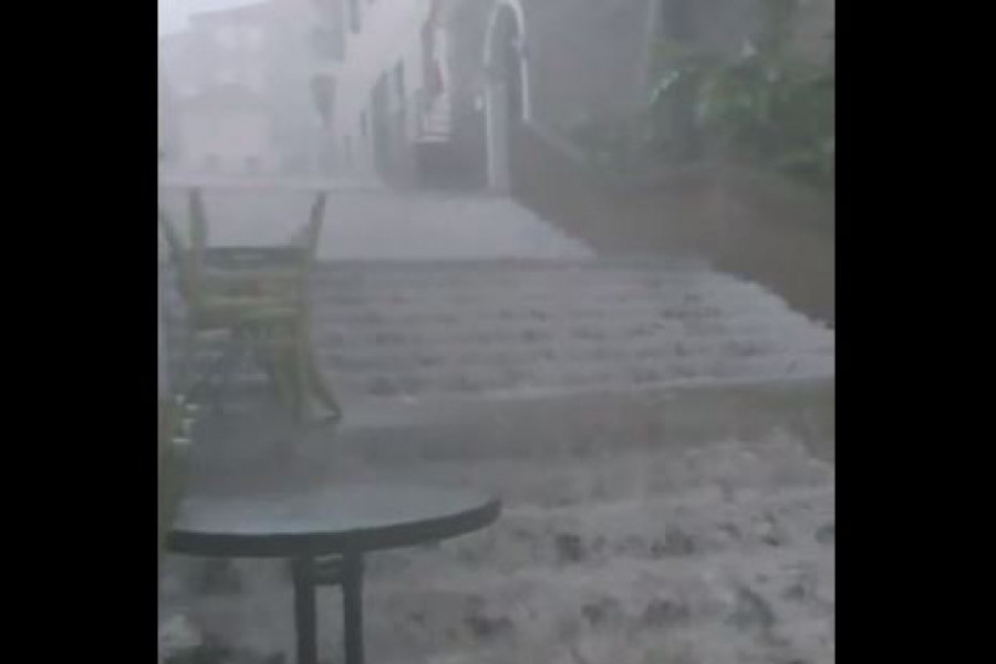 (VIDEO) APOKALIPTIČNE SCENE U HN: Za kratko vreme palo preko 50 litara kiše po metru kvadratnom