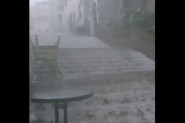 (VIDEO) APOKALIPTIČNE SCENE U HN: Za kratko vreme palo preko 50 litara kiše po metru kvadratnom