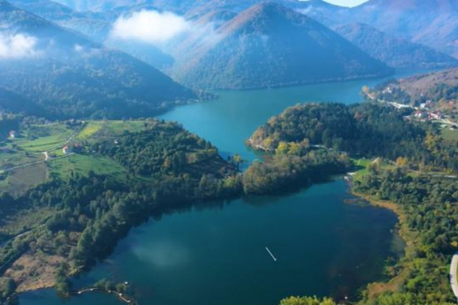 Crno jezero весной