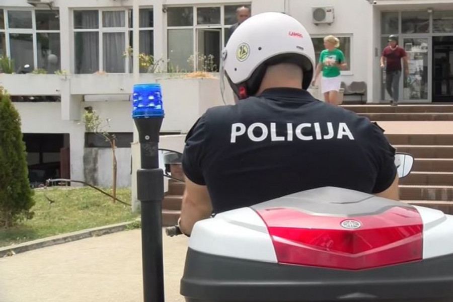 Bilelo Polje: Eksploziv bačen na auto policajca