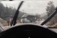 PREMINUO MLADIĆ, A DETETU SE BORE ZA ŽIVOT: Prva žrtva stravične saobraćajke u kojoj je automobil PODLETEO POD AUTOBUS FUDBALERA! (VIDEO)