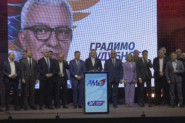 PLJEVLJACI REKLI SVOJE! Prepuna dvorana pokazala punu podršku DF-u! Andrija Mandić nije krio zadovoljstvo (VIDEO)