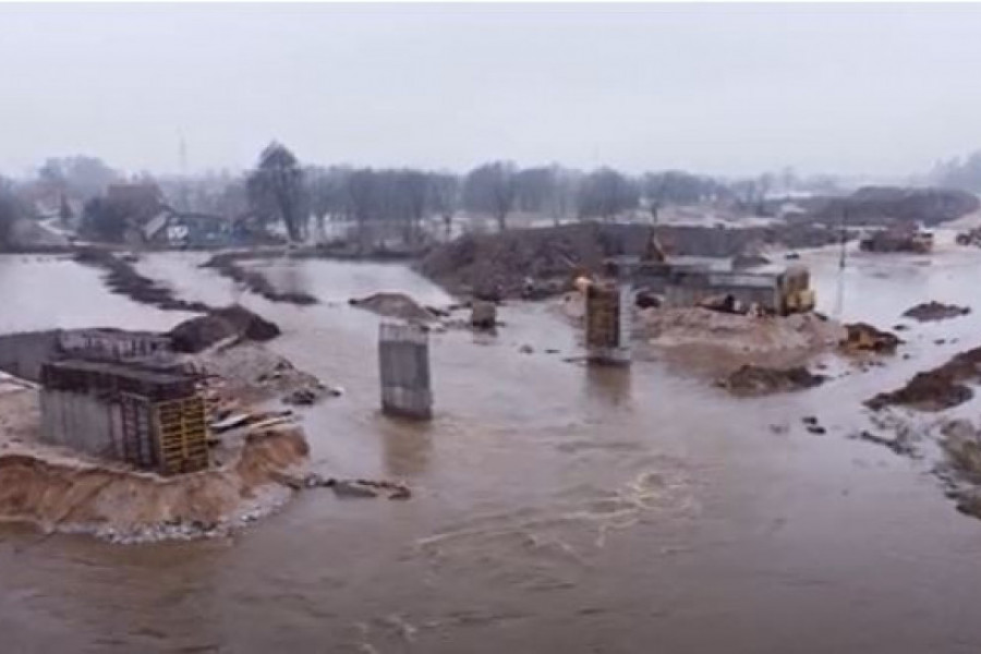 DRAMATIČNI SNIMCI POPLAVE: Izlila Se Reka Lašva - Probijen Nasip, Više ...