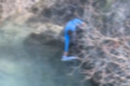 POJAVIO SE DRAMATIČAN SNIMAK SPASAVANJA BEBE: Mališan plutao u hladnoj Morači (UZNEMIRUJUĆI VIDEO)