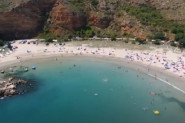 POLUKRUŽNA PLAŽA IZ NAŠEG KOMŠILUKA JE SVETSKI HIT Jeftino letovanje u regionu (VIDEO)