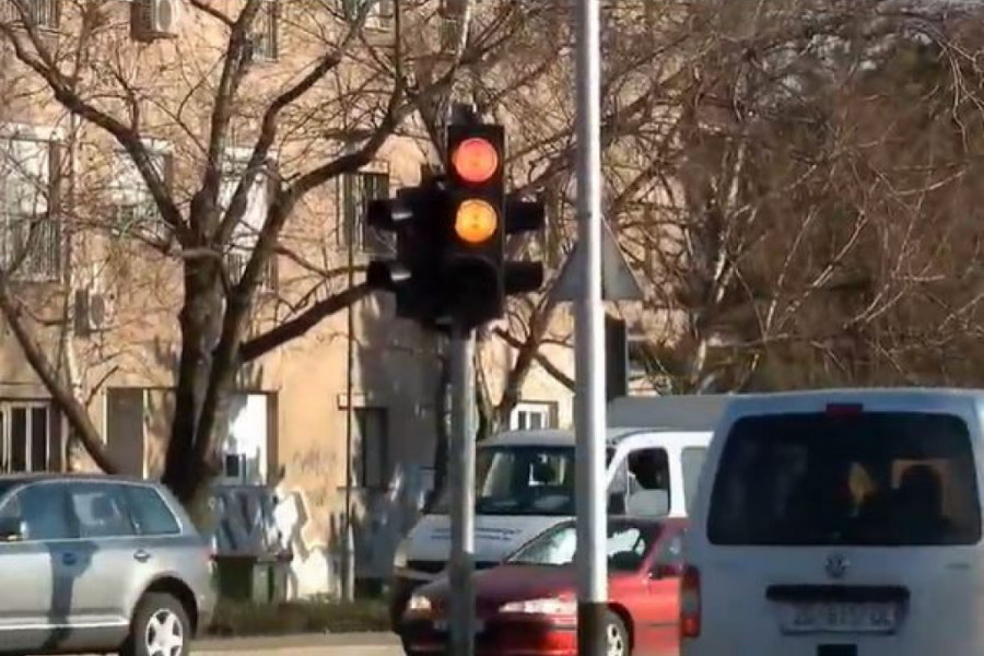HIT PRIČA IZ ZAGREBA: Konačno menjaju pokvareni semafor iz doba Jugoslavije TREPTAO ŽUTO SKORO 35 GODINA